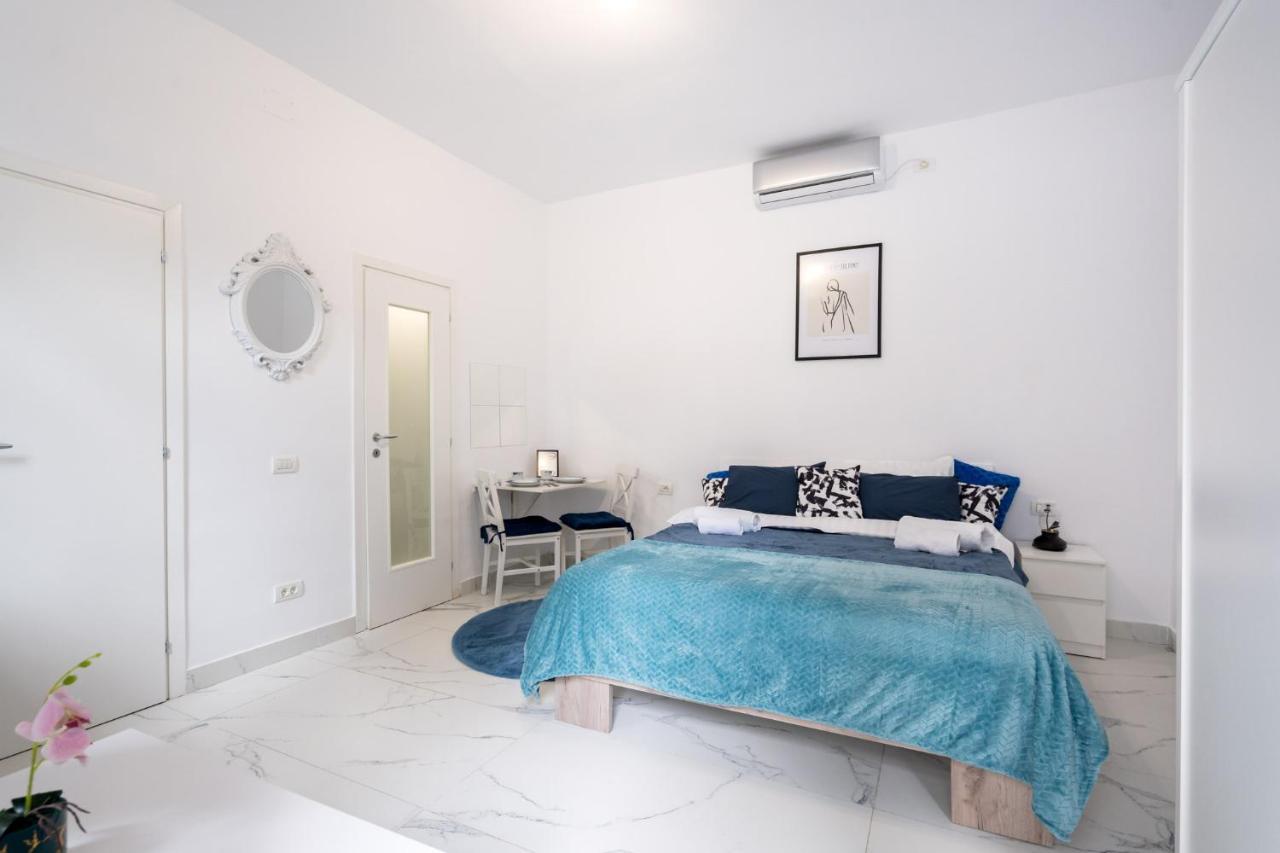 Blue-Line-Apartment-Unirii Bükreş Dış mekan fotoğraf